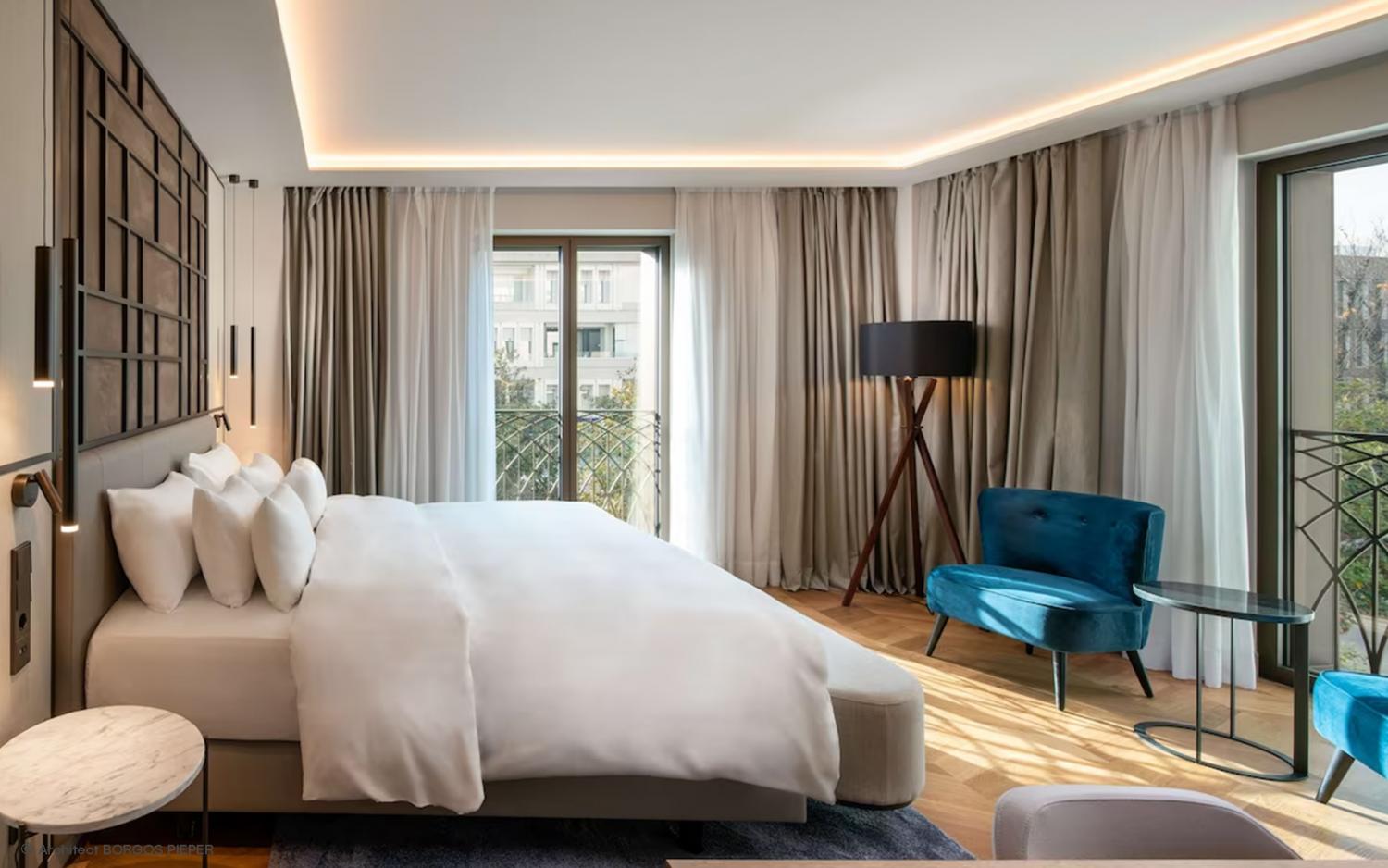 Borgos Pieper Radisson collection Seville Room 01